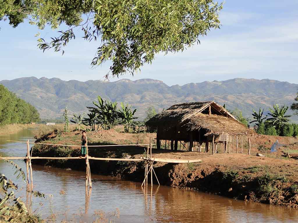 Camino desde Nyaungshwe hasta Kaung Daing Camino desde Nyaungshwe hasta Kaung Daing