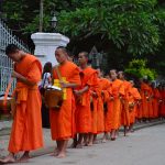 Monjes al amanecer, Luang Prabang