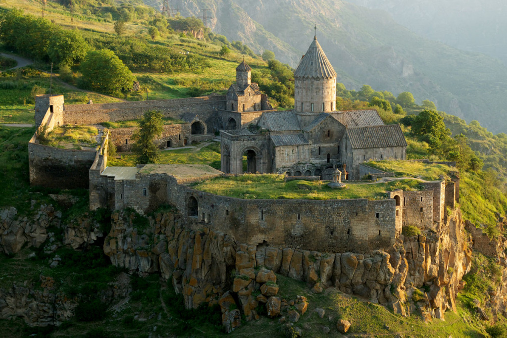 Monasterio de Tatev. Fotografía de trianguloequidlatere., Armenia