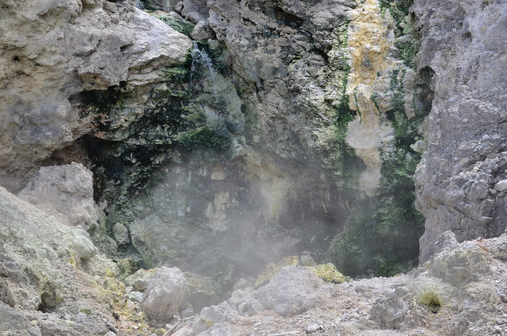 Fuente termal en el Lago Toba