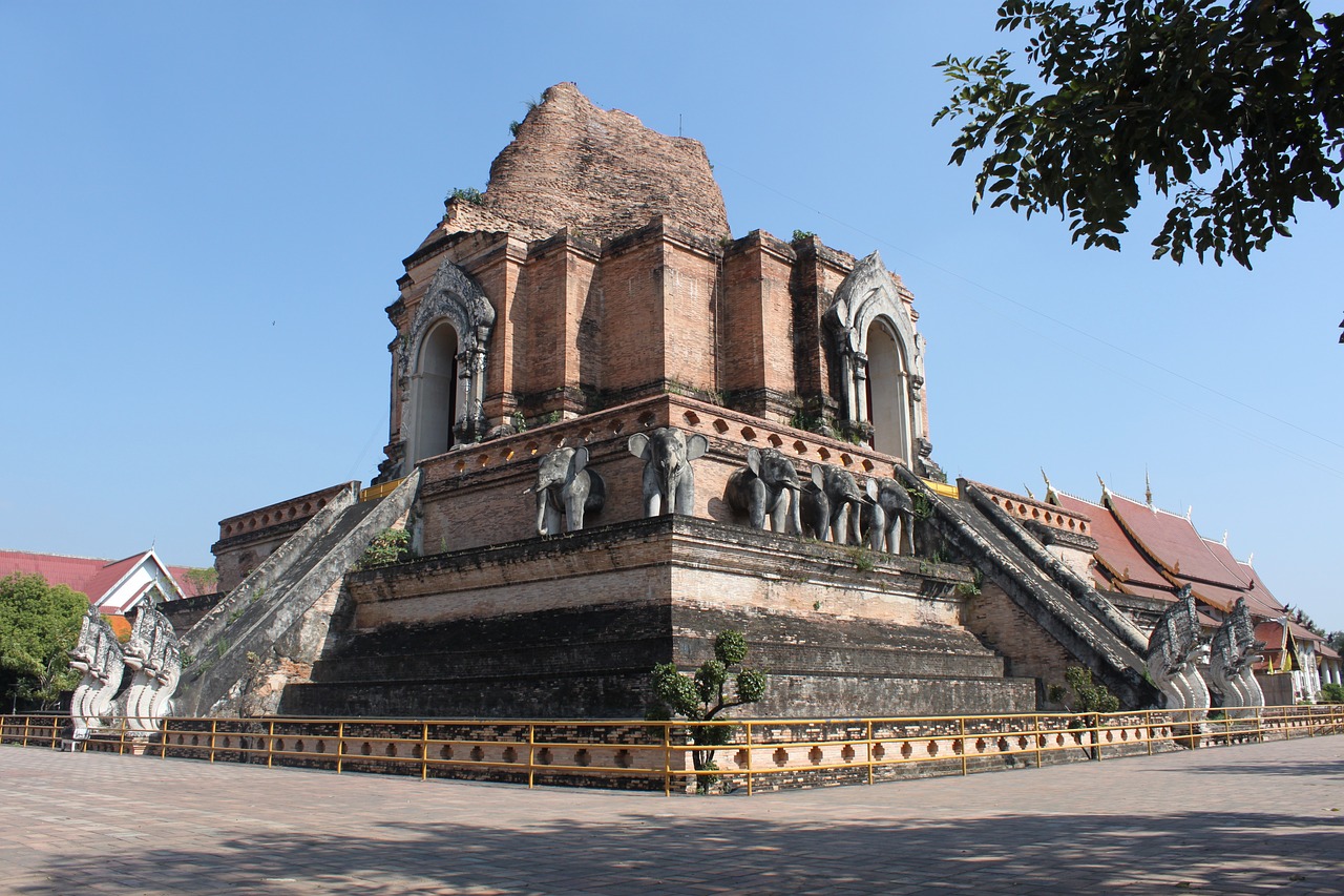 Wat Chedi Luang, Chiang Mai, Tailandia Wat Chedi Luang, Chiang Mai, Tailandia
