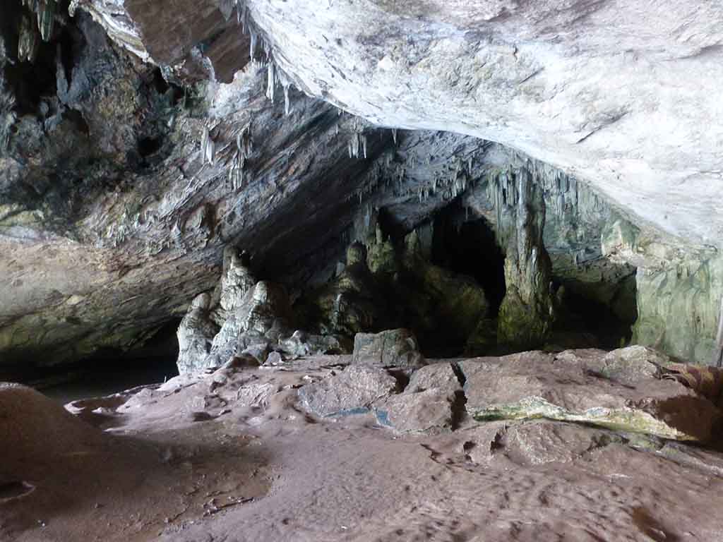 Cueva de Tham Lot, Tailandia Cueva de Tham Lot, Tailandia